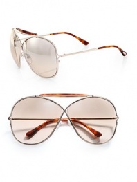 A unique style with a sleek acetate covered bridge. Available in shiny rose gold/grey acetate with grey gradient lens or shiny rose gold/havana acetate with blush gradient lens. Metal frame with acetate details100% UV protectionMade in Italy 