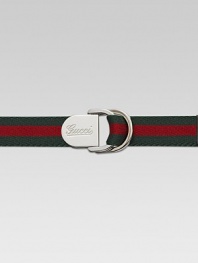 A fashionable belt with signature web detail and leather trim for your little one.D-ring buckle with engraved Gucci scriptPaladium hardware1 wideSignature web fabric and leatherMade in Italy