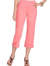 Style&co.'s coral-colored petite capri jeans are just the thing to start off your spring look with a bang! Pair with tees, tunics and more!