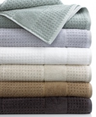 Crafted with plush combed Turkish cotton, this Hammam hand towel features a jacquard woven textured waffle pattern for a luxuriously soft hand that will wrap you in warmth after every shower. Choose from an array of cool and neutral hues.