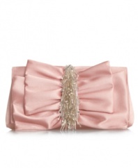 It's all about the details with this Jessica McClintock satin bow evening clutch. With a unique beaded center and femme silhouette, it's perfect your next big night out.
