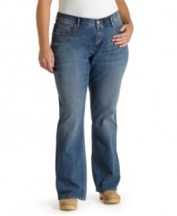 A contoured waist and slimming panel lend an ultra-flattering fit to Levi's bootcut plus size jeans.