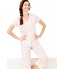 A pretty print gives a cheerful feel to this everyday essential pajama set by Charter Club. Scallop trim adds a delicate, dainty appeal.