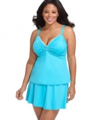 Whipstitching gives Coco Reef's plus size tankini top a unique look for plenty of fun in the sun! Bra sizing allows you to find a fabulous fit, too.