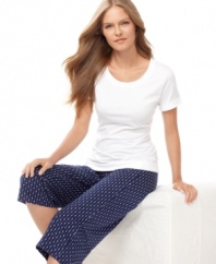 Easy all the way. Forget about the fuss at bedtime and enjoy the comfort of these soft, cotton pajamas by Nautica.
