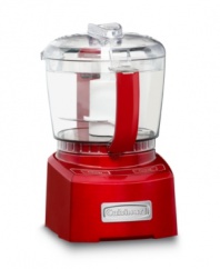 The stunning retro red speaks for itself, creating a bright and lively atmosphere in a kitchen full of style. A 4-cup work bowl and auto reversing blade work together to chop and grind a cut above the rest. 1.5-year warranty. Model CH-4MR.