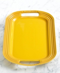 Simplify the preparation, maximize the presentation. Le Creuset's enameled stoneware serving platters go from oven to table with two easy handles for effortless transportation and a timeless appearance that stands out as a centerpiece. Built strong and durable, this collection of serving plates resists staining, chipping and cracking, making it the perfect dish for parties and entertaining. 5-year warranty.
