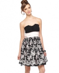 Get pretty in this girlish confection from Trixxi, where floral print and well-appointed pleats rule on a gorgeous dress!