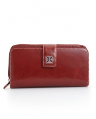 A sleek glazed finish makes the Solutions wallet from Giani Bernini so sophisticated.
