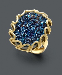 Display your moody blues with this standout ring. A looping 14k gold setting holds brilliant blue druzy crystals.