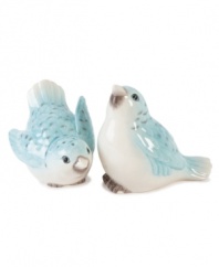 Richly detailed and hand painted, these darling salt and pepper shakers add a romantic touch to any occasion. Incorporate with other Edie Rose by Rachel Bilson dinnerware and serveware pieces to personalize your tabletop.