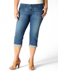 Featuring a tilted rise for fuller coverage, Levi's plus size capri jeans are must-haves for your spring wardrobe-- pair them with the season's latest tanks and tees!