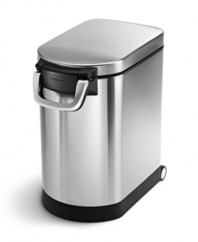 Lock-tight handles create an airtight seal and keep your favorite friend's food fresh! The fingerprint-proof can adds modern sophistication to your daily routine with a BPA-free scoop that attaches neatly under the lid and built-in rear wheels that make for easy access anywhere in the house. 10-year warranty.