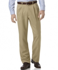 Crafted in smooth and lightweight fabric, these double-pleated dress pants from Haggar provide a dependable and stylish option for your Monday through Friday wardrobe.