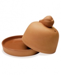 Whether it's spread on bread or added as an ingredient, you'll love the explosive flavor and aroma of freshly roaster garlic. This decorative terra cotta dish provides an equally appealing place to prepare and serve delicious roasted cloves. Lifetime warranty.