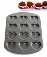 The sweetest heart to heart! It's easy to celebrate the ones you love with this legendary sweet treat, which sandwiches your favorite flavors between two heart-shaped whoopie cakes. Easy to make and fun to share, this festive dessert quickly releases from the nonstick, dishwasher-safe steel pan. 10-year warranty.