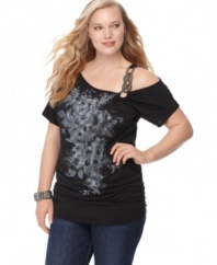 Lock up a winning look with L8ter's one-shoulder plus size top, accented by a floral print and chain detail.