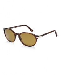 Persol is known for its impeccable fit and incredible clarity. The brand's Meflecto temples offer a secure fit, while crystal-tempered lenses provide protection with distortion-free vision. This tan square style is the epitome of stylishness from the Italian brand. These sunglasses feature blue, photochromic polarized lenses which provide clear vision while blocking glare and adapting to any type of light, indoors and out.