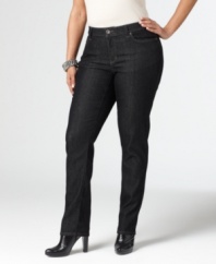 Upgrade your casual style with DKNY Jeans' skinny plus size jeans, finished by a slimming black wash.