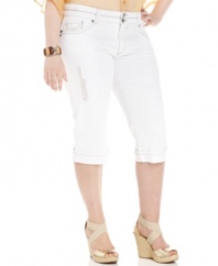 Team all your new tanks and tees with Hydraulic's plus size capri jeans, finished by a white wash and cuffed hems.