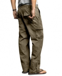 Your favorite brand for work just became your go-to for the weekend. These Dockers cargo pants are the ultimate in comfort.