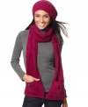Anything but average. This uniquely knit scarf by Nine West features two pint-sized pockets, perfect for cold fingers.