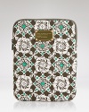 Hit print with this nylon iPad case from MARC BY MARC JACOBS. In a freshly minted motif, it's a trendsetting way to stow your technology.
