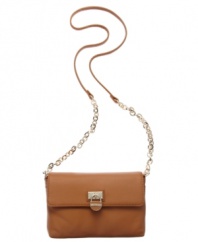 Ready for a chic day of shopping or a night on the town, this timeless style by Calvin Klein is ideal for so many occasions. A casual crossbody silhouette pairs with luxe hardware and a high-shine chain for the perfect blend of comfort and class.
