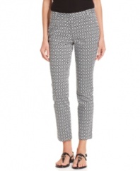 The geometric print of these petite MICHAEL Michael Kors pants makes a bold statement even when paired with a simple tee. The cropped leg is perfect for showing off your favorite sandals. (Clearance)