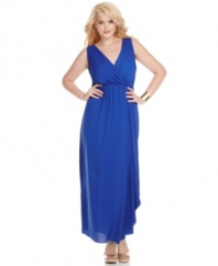 From the chic draped skirt to the back cutout design, this plus size dress from Soprano lights up the night with gorgeous style!