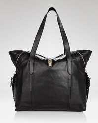 Marc Jacobs helps you keep on top of busy days with this roomy tote. In versatile black leather with a classic shape, it's a practical option with cool girl credentials.