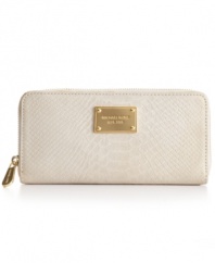 Stay elegantly organized with this posh, python-embossed leather wallet from MICHAEL Michael Kors. The exterior is adorned with an array or chic details, such as gleaming signature hardware and exquisite detail stitching, while card slots, pockets, and zipped compartment offer superb organization within.
