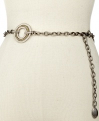 Antiqued with a vintage vibe, this chain belt from Nine West takes a hammered metal ring accent and puts it front and center.