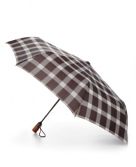 With help from London Fog's signature style, you'll stay dry and in fashion. The lightweight, durable design of this automatic umbrella won't let you down, even in the worst downpour.