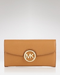 Compact style makes a statement with this leather wallet from MICHAEL Michael Kors. The gold logo detailing on this piece makes it a an enviable way to accessorize.