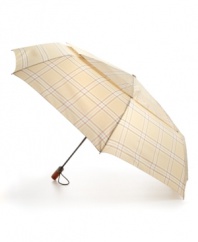 Stay dry, stay in style. This chic London Fog umbrella features a lightweight, nylon construction that's built to last.