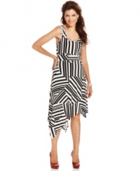 The cool graphic print on this petite dress from Spense makes it super fashion-forward! An asymmetrical hemline and fitted bodice add serious sizzle!