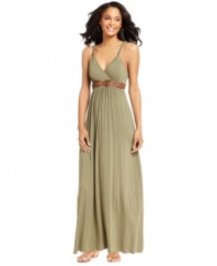 Chic details such as braided straps and a faux leather belt make Spense's petite maxi dress extra special! Pair with your favorite sandals for a complete look.