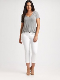 A cropped silhouette and a touch of stretch give these cotton jeans the incredible look that you will love.Button closureZip flyBelt loopsFront and back pocketsInseam, about 2599% cotton/1% Lycra®Machine washMade in USA