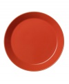 With a minimalist design and unparalleled durability, Teema dinner plates make preparing and serving meals a cinch. Featuring a sleek profile in rich terracotta-colored porcelain by Kaj Franck for Iittala.