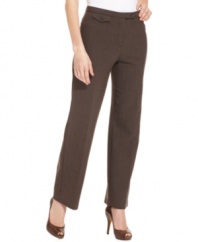 Add professional polish to your wardrobe with these petite herringbone trousers from JM Collection. Pair it with an elegant blouse and blazer for a office-ready look.