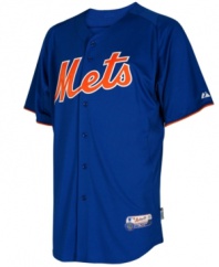 Batter up! Get into the spirit of the game with this sweet MLB New York Mets jersey from Majestic.