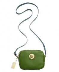 Chic pebbled leather and high-shine goldtone hardware add posh appeal to this gorgeous Tommy Hilfiger style. A sleek crossbody shape makes this it the ideal travel companion for long days and exciting nights.