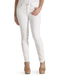 Add these petite white skinny jeans from Levi's to your denim collection. Pair with your favorite tees and tanks for great summer style!
