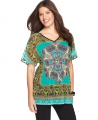 An allover scarf print adds a global-inspired appeal to this petite Alfani tunic -- perfect for spring style! (Clearance)