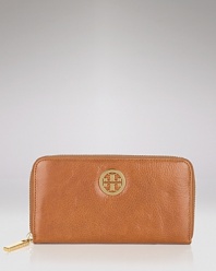 Accent every look with Tory Burch's continental wallet in supple washed leather.