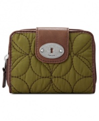 Quilt to the hilt. Fossil has created the perfect take-anywhere wallet that combines a vintage-inspired quilted pattern with iconic hardware and supple leather trim. The precisely organized interior is aligned with plenty of pockets and compartments--perfect for stashing cards, cash, coins and ID.