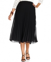 Alex Evenings' plus size skirt features beautiful pleating that pairs perfectly with so many special occasion tops. You'll be sure to wear it again and again!