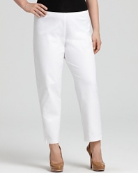 The smart ankle-length silhouette of these Eileen Fisher pants lends endless versatility to your new-season wardrobe.