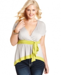 Wrap up a super-cute look with ING's short sleeve plus size top, highlighted by a colorblocked pattern.
